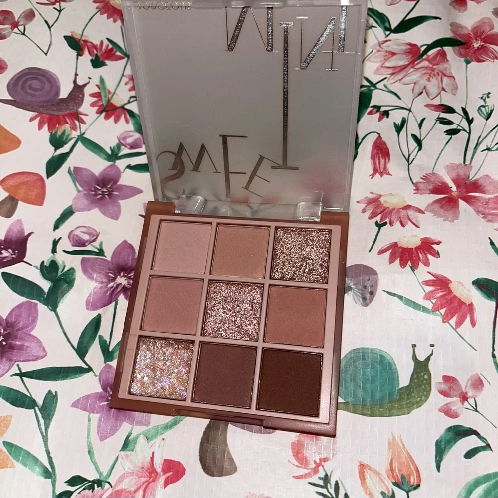 9 Color Neutral Pinky Toned Eyeshadow Palette